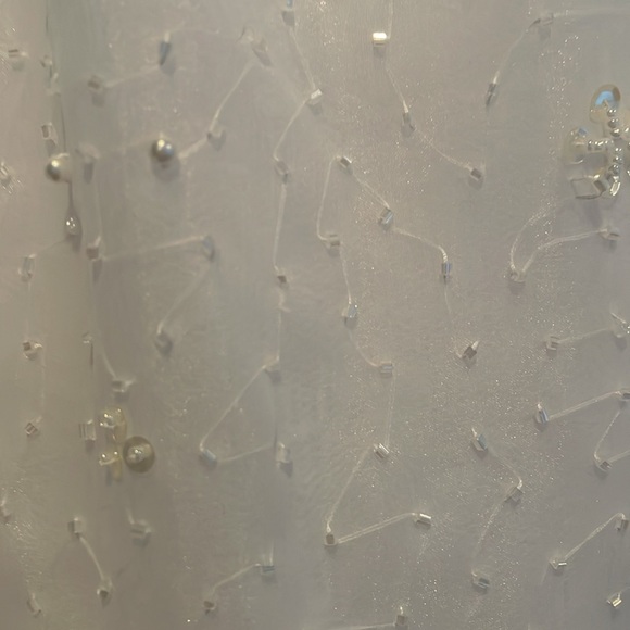 JACQUELINE Sequined and beaded white gown.  Spaghetti straps, size 6. Pristine! - Picture 6 of 8